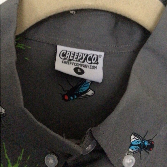 Mens gray  short sleeve button down in a size S. - Picture 4 of 4